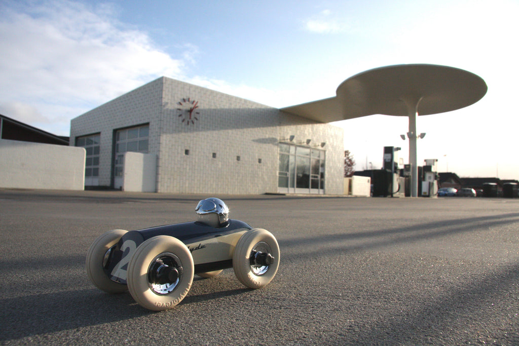 Model Cars & Toys